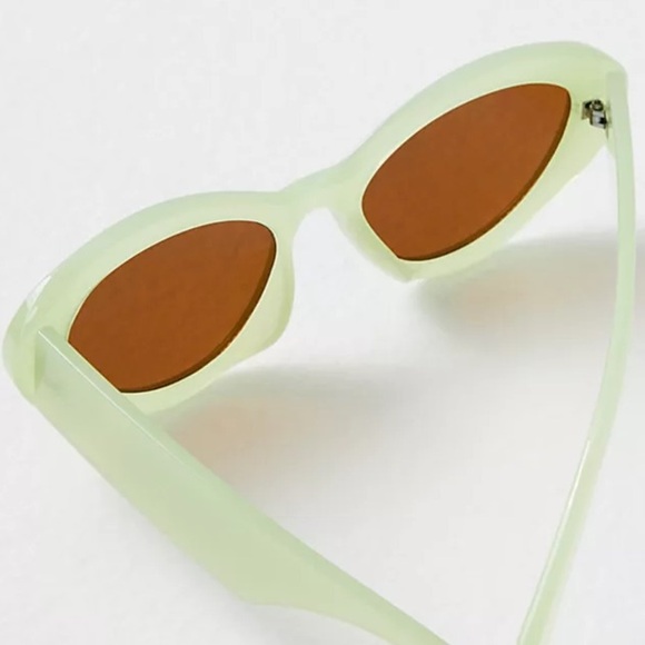 Free People Star Studded Stylish Green Oval Sunglasses New without
